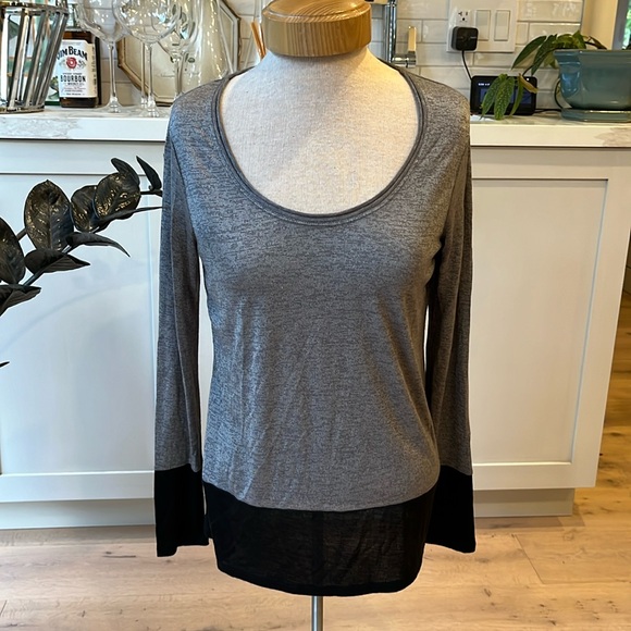 EUC Vince scoop neck metallic pewter finish bodice with black wide hem and cuffs - Picture 2 of 8